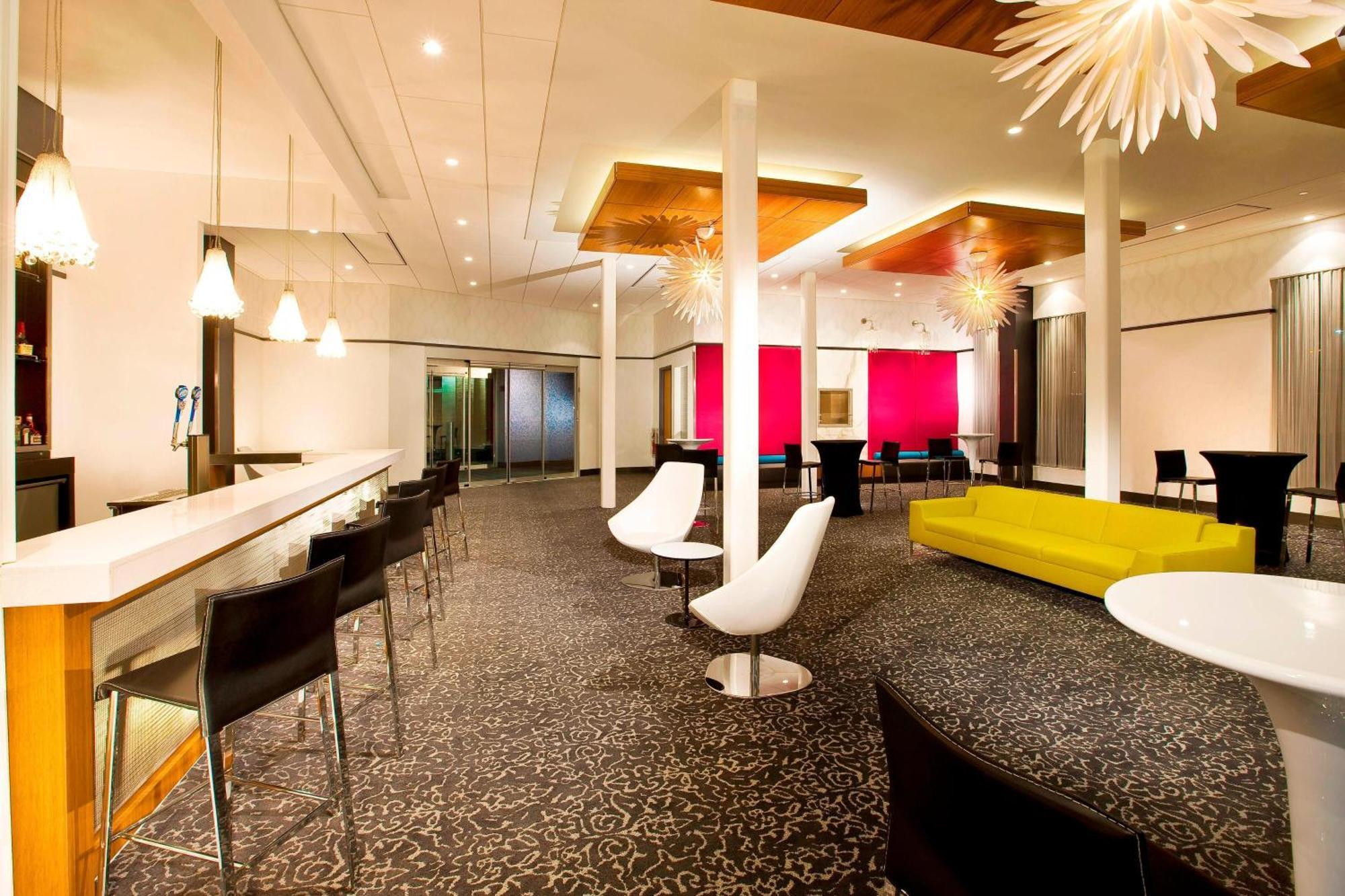 Hotel Aloft Mount Laurel Exterior foto